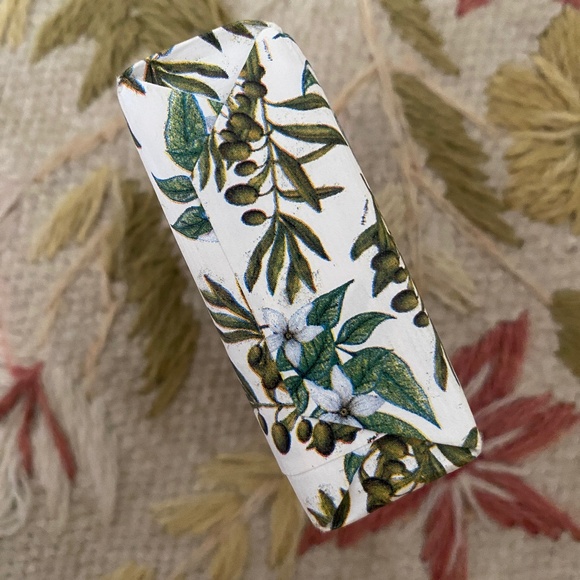 La Florentina I Olive Oil & Monoi I Paper Wrapped Soap - Picture 6 of 15